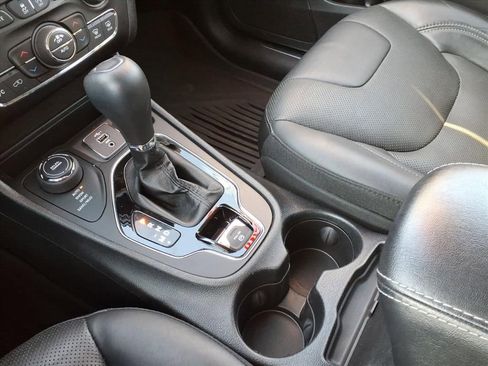 Used 2019 Jeep Cherokee Limited image 15