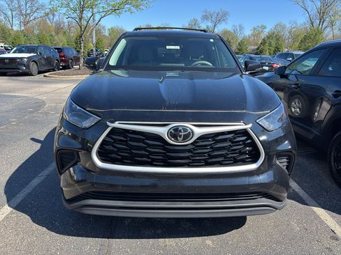 Used 2023 Toyota Highlander L image 2
