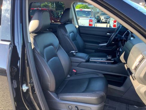 Used 2023 Nissan Pathfinder SL w/ SL Premium Package FWD image 9