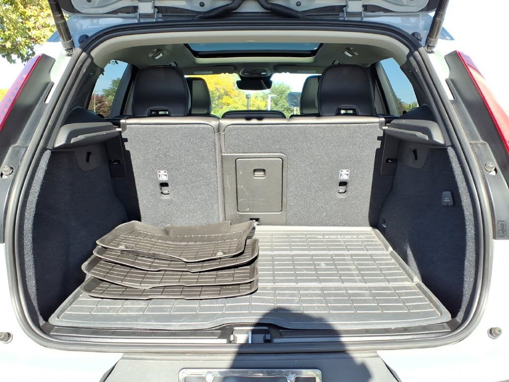 Certified 2024 Volvo XC40 B5 Plus w/ Protection Package Premier AWD/4WD image 24