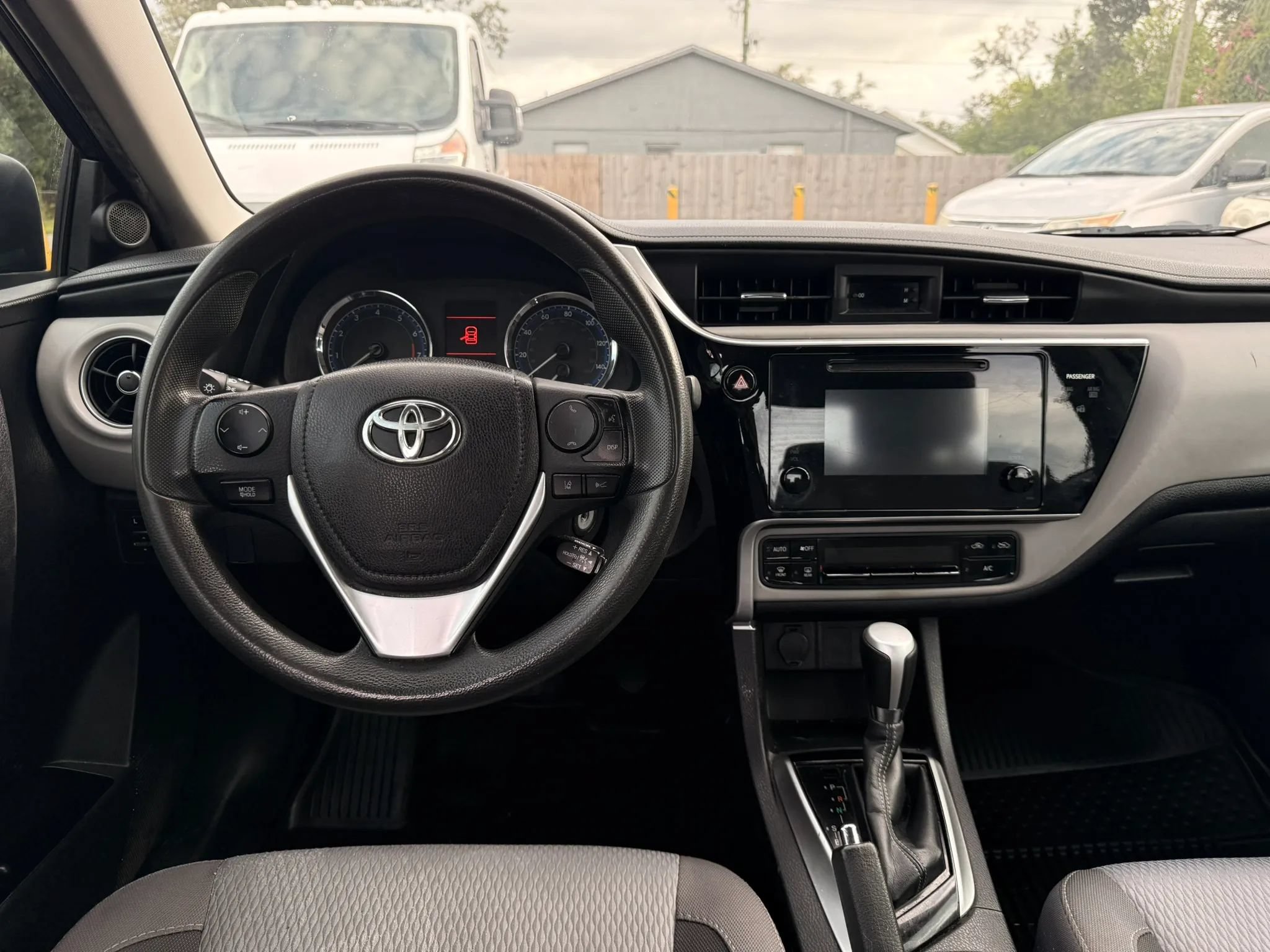 Used 2017 Toyota Corolla LE FWD image 14