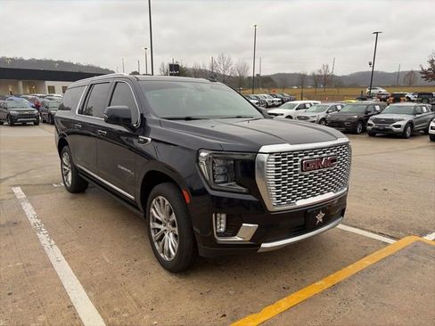 Used 2022 GMC Yukon XL Denali w/ Denali Premium Package image 1