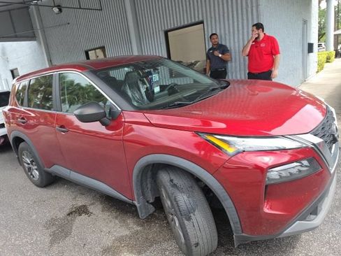 Used 2023 Nissan Rogue S FWD image 7