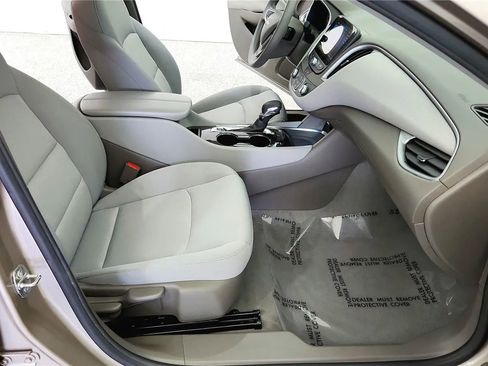 Used 2022 Chevrolet Malibu LT FWD image 36
