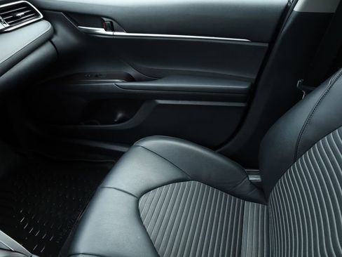 Used 2021 Toyota Camry SE image 9