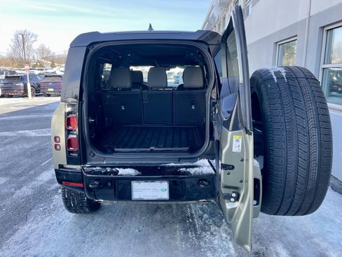 Used 2025 Land Rover Defender 110 X-Dynamic SE AWD/4WD image 70