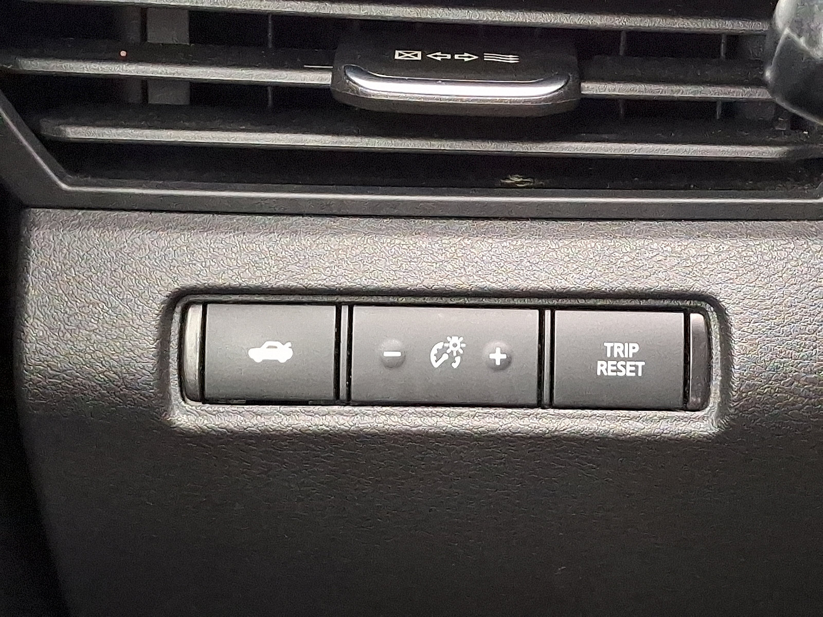 Used 2024 Nissan Altima 2.5 SR FWD image 25