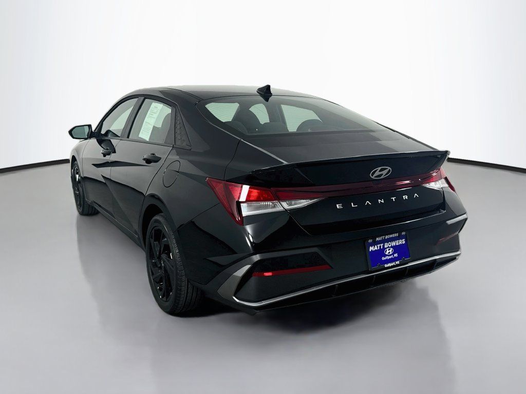 Certified 2026 Hyundai Elantra Sport FWD image 7