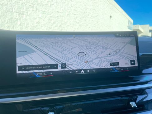 Used 2025 BMW X5 xDrive40i w/ Premium Package image 26