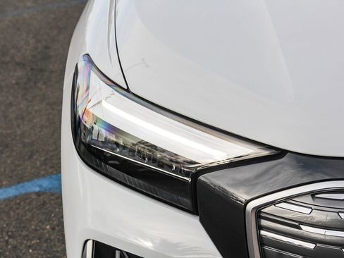 Certified 2024 Audi Q4 e-tron Premium image 11