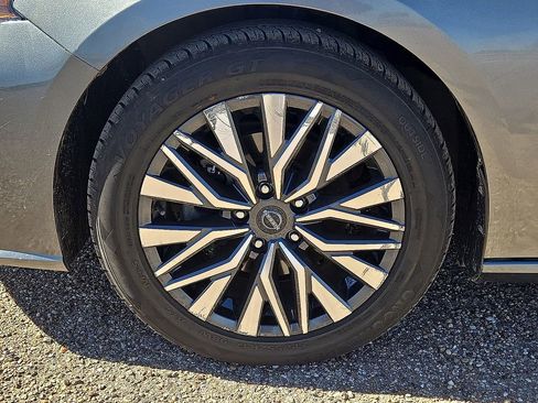 Used 2023 Nissan Altima 2.5 SV image 11