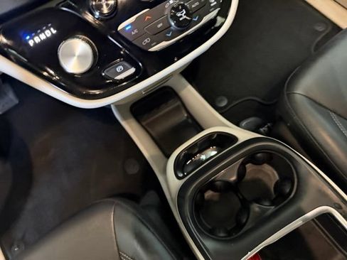 Used 2024 Chrysler Pacifica Touring-L FWD image 29