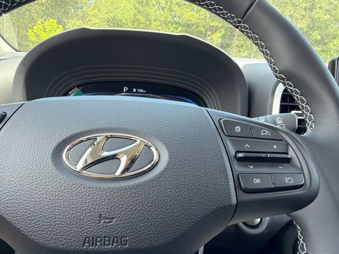 New 2026 Hyundai Venue SEL FWD image 28