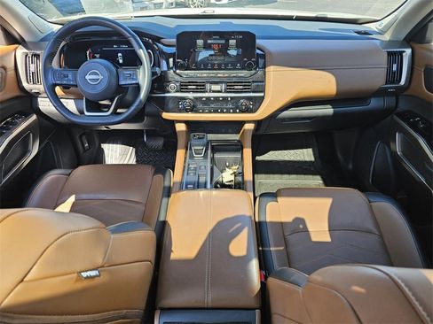 Used 2024 Nissan Pathfinder Platinum w/ Black Appearance Package image 26