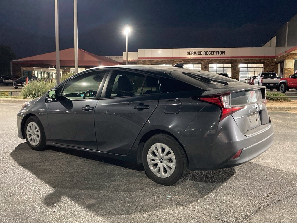 Used 2020 Toyota Prius LE FWD image 7