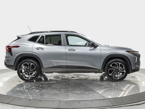 Used 2024 Chevrolet Trax RS w/ Sunroof Package FWD image 8