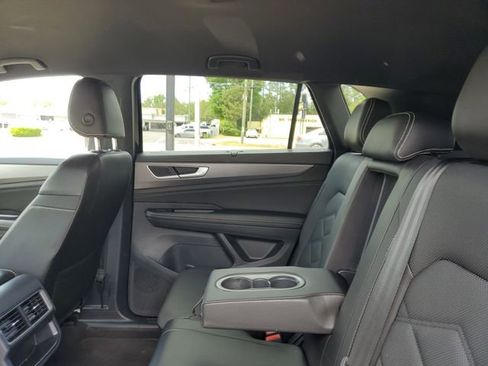 Used 2024 Volkswagen Atlas Cross Sport SE FWD image 10