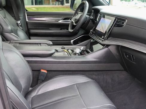 Used 2022 Jeep Wagoneer Series II w/ Premium Group I AWD/4WD image 17