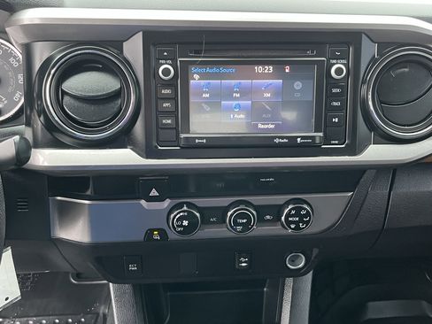 Used 2018 Toyota Tacoma SR5 image 19