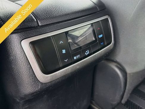 Used 2019 Toyota Highlander LE AWD/4WD image 25