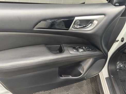 Used 2019 Nissan Pathfinder SV AWD/4WD image 48
