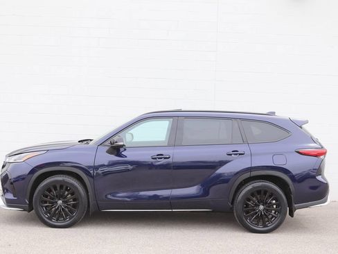 Used 2023 Toyota Highlander XSE AWD/4WD image 7