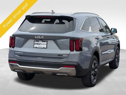 Certified 2025 Kia Sorento S w/ Panoramic Sunroof Package image 6