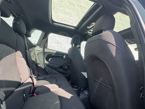 Used 2019 MINI Cooper S image 9