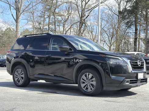 Certified 2025 Nissan Pathfinder SV AWD/4WD image 2