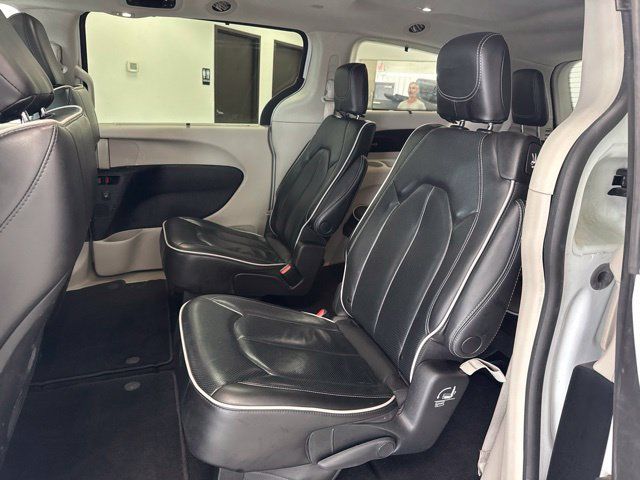 Used 2023 Chrysler Pacifica Limited FWD image 24