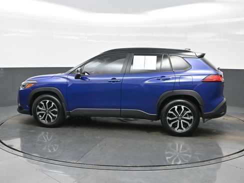 Used 2024 Toyota Corolla Cross SE w/ Moonroof Package image 3