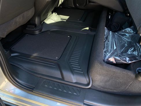 Used 2025 Chevrolet Silverado 2500 ZR2 w/ Technology Package image 34