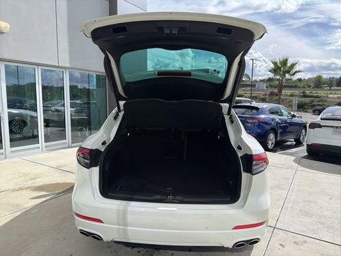 Certified 2023 Maserati Levante GT AWD/4WD image 11