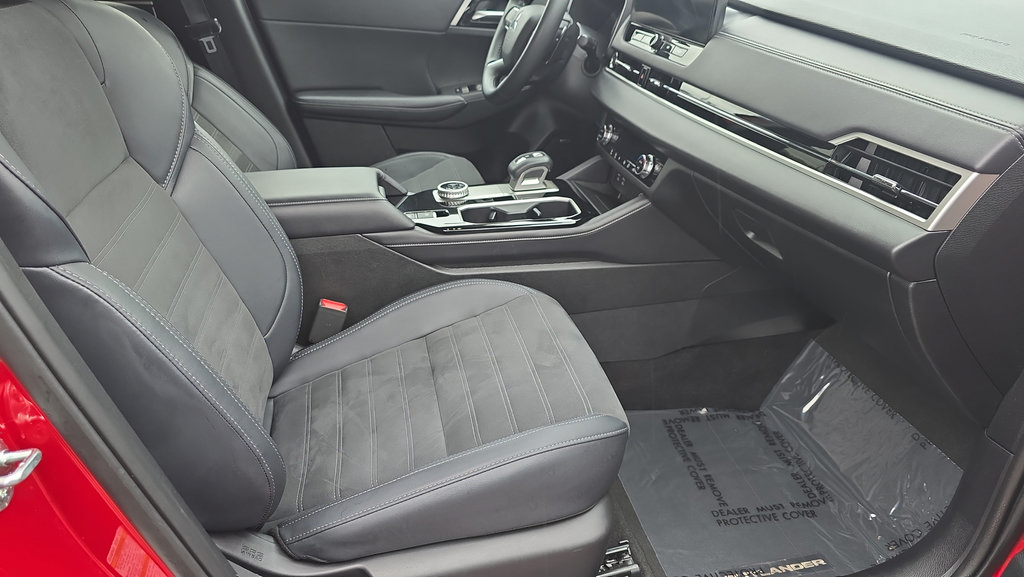 Used 2025 Mitsubishi Outlander SE FWD image 16
