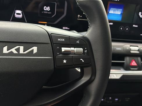 Certified 2025 Kia K4 EX image 28