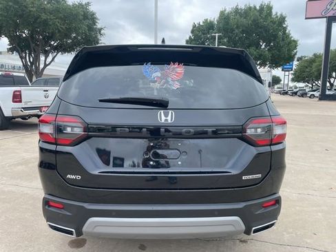Used 2025 Honda Pilot Touring image 6