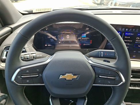 New 2025 Chevrolet Traverse LT image 39