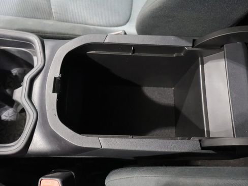 Used 2019 Toyota RAV4 LE w/ Carpet Mat Package AWD/4WD image 29