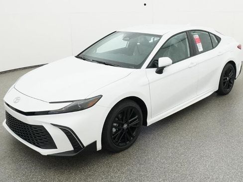 Used 2026 Toyota Camry SE FWD image 33