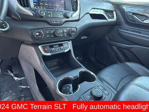 Used 2024 GMC Terrain SLT AWD/4WD image 13
