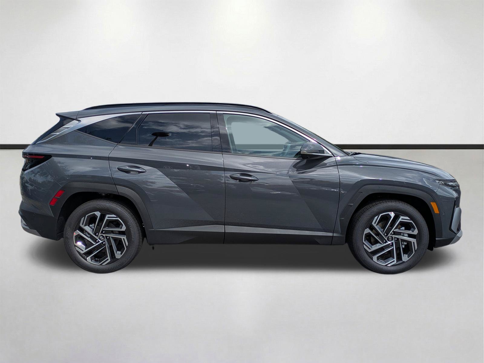New 2026 Hyundai Tucson Limited w/ Tow & Go Package FWD image 4