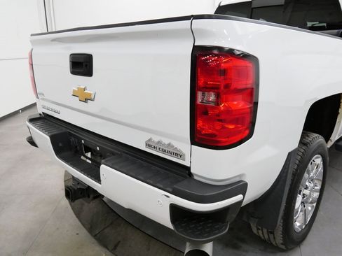 Used 2015 Chevrolet Silverado 2500 High Country image 9