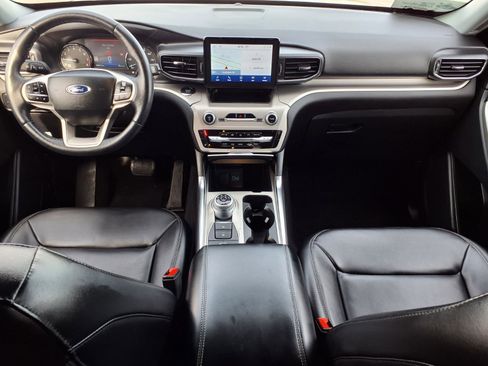 Certified 2022 Ford Explorer XLT w/ Equipment Group 202A image 11