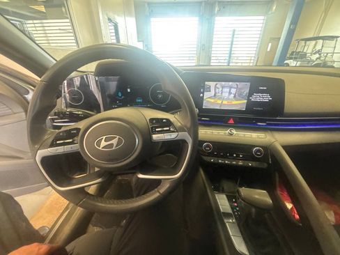 Used 2024 Hyundai Elantra SEL w/ Convenience Package FWD image 5