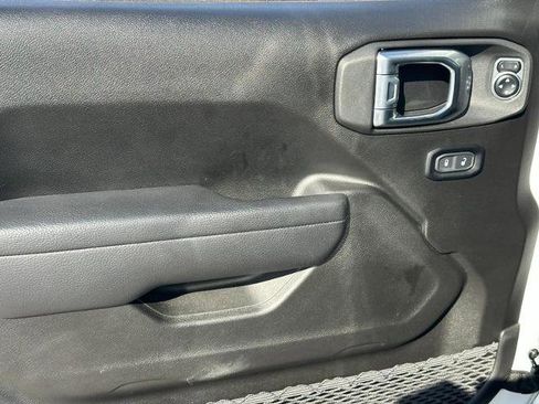 Used 2024 Jeep Gladiator Mojave w/ Technology Group image 16