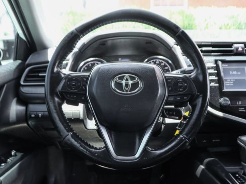 Used 2020 Toyota Camry SE FWD image 19