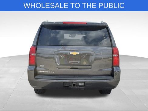 Used 2018 Chevrolet Suburban LT RWD image 4