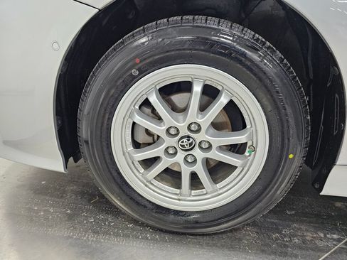 Used 2019 Toyota Prius XLE AWD/4WD image 10
