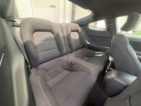 Used 2015 Ford Mustang Coupe RWD image 19