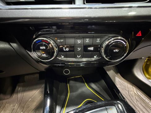 Used 2024 Chevrolet Trax ACTIV w/ Sunroof Package image 12